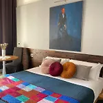 Alkimia Smart Bed and Breakfast Φεράρα