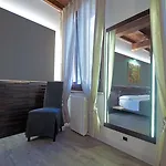 Bed and Breakfast Alkimia Smart Φεράρα