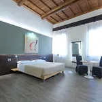 Alkimia Smart Bed and Breakfast Φεράρα