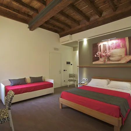 לינה וארוחת בוקר Alkimia Smart 4*