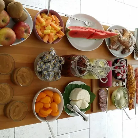 לינה וארוחת בוקר Alkimia Smart 4*